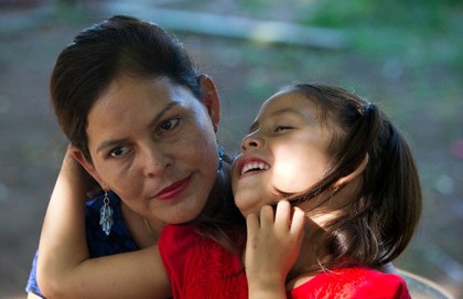 AP madres y padres deportados.jpg