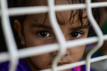 AFP Mirada niña migrante.jpg