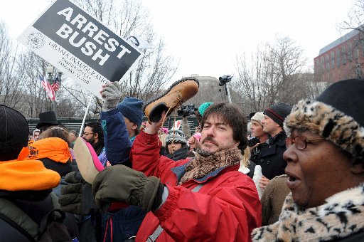 Las protestas contra Bush se realizaron frente a la Casa Blanca.