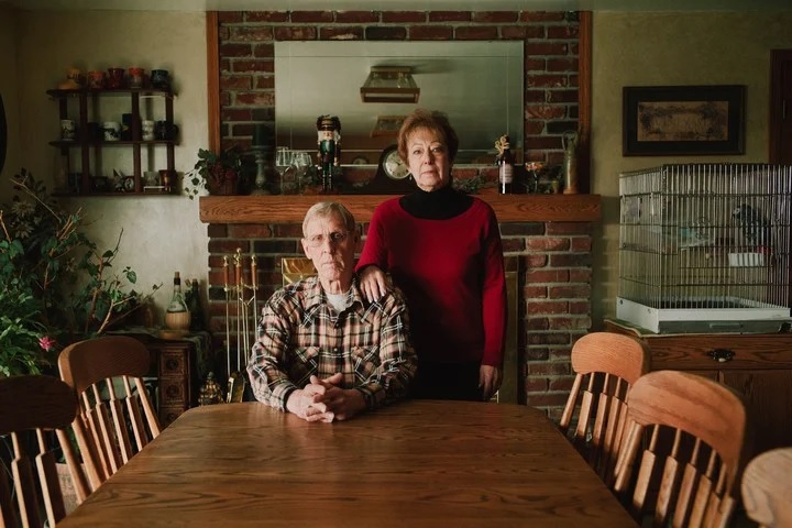 Darold y Laura Larson no saban nada sobre las misiones secretas de su hijo. Foto Mason Trinca para The New York Times