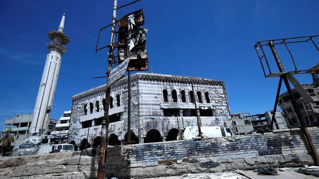 Las fuerzas gubernamentales sirias atacan zonas del EI en el sur de Damasco