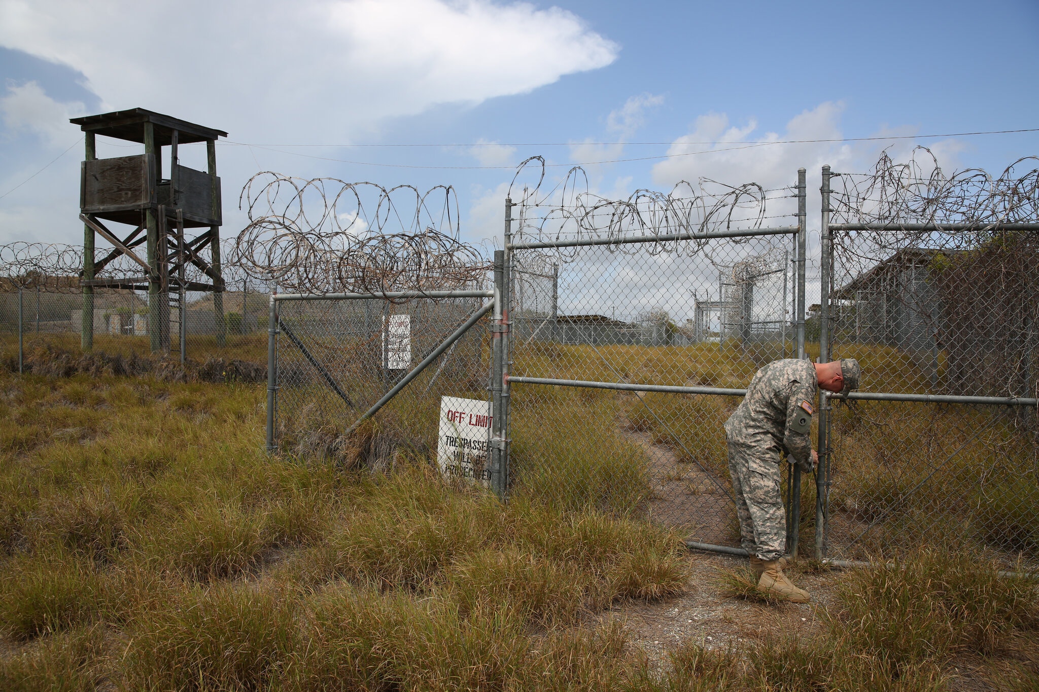 Camp X-Ray, la prisin original donde estuvieron 100 das los detenidos en la guerra, est ahora cerrada y en mal estado.