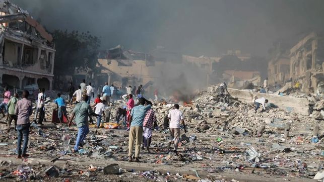 Al menos 30 muertos en un ataque de Al Shabab contra un hotel en Mogadiscio